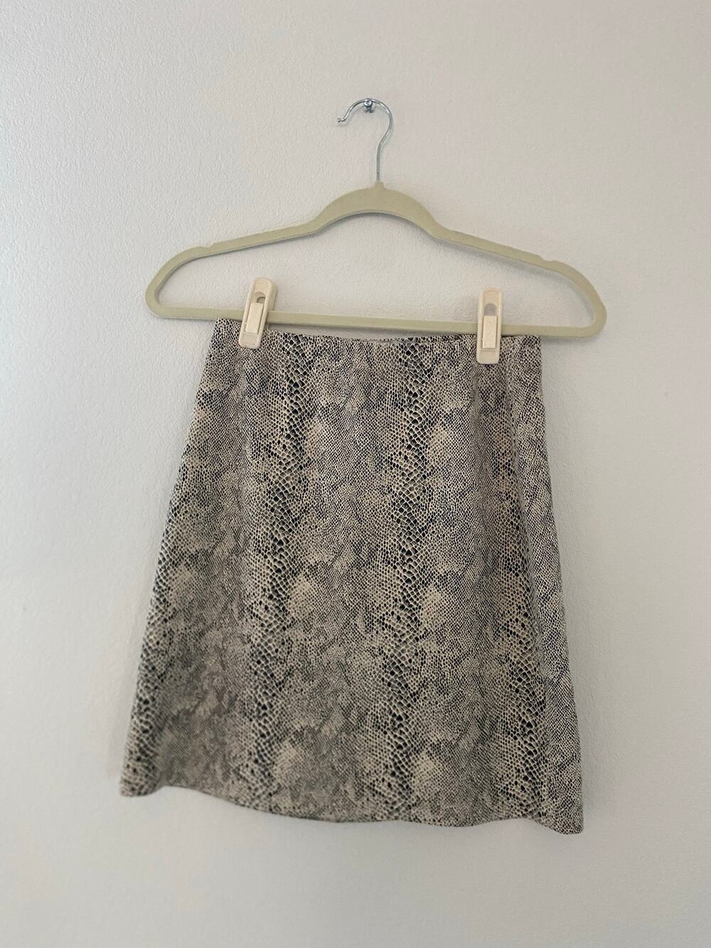 See and Be Seen Snake Print Mini Skirt Size Small Neutral Animal Print Y2K